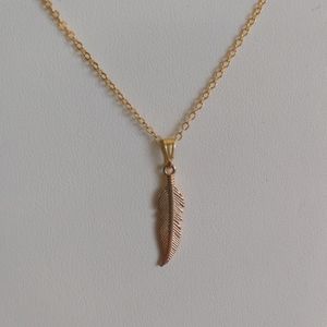 2 for 20$: Leaf Shaped Pendant Necklace